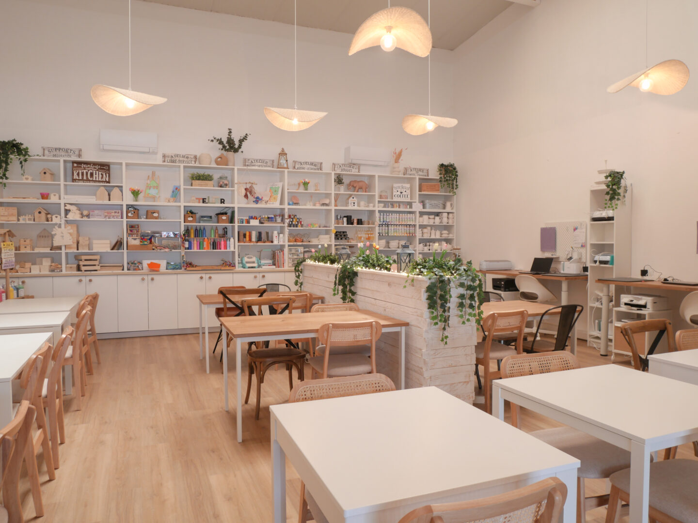 Aménagement intérieur d'une boutique créative à Toulouse, par un architecte d'intérieur.